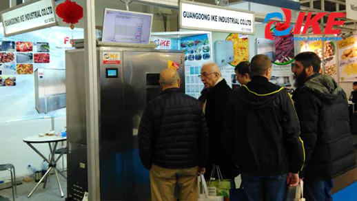 IKE en la exhibición de máquinas deshidratadoras comerciales en marzo de 2018